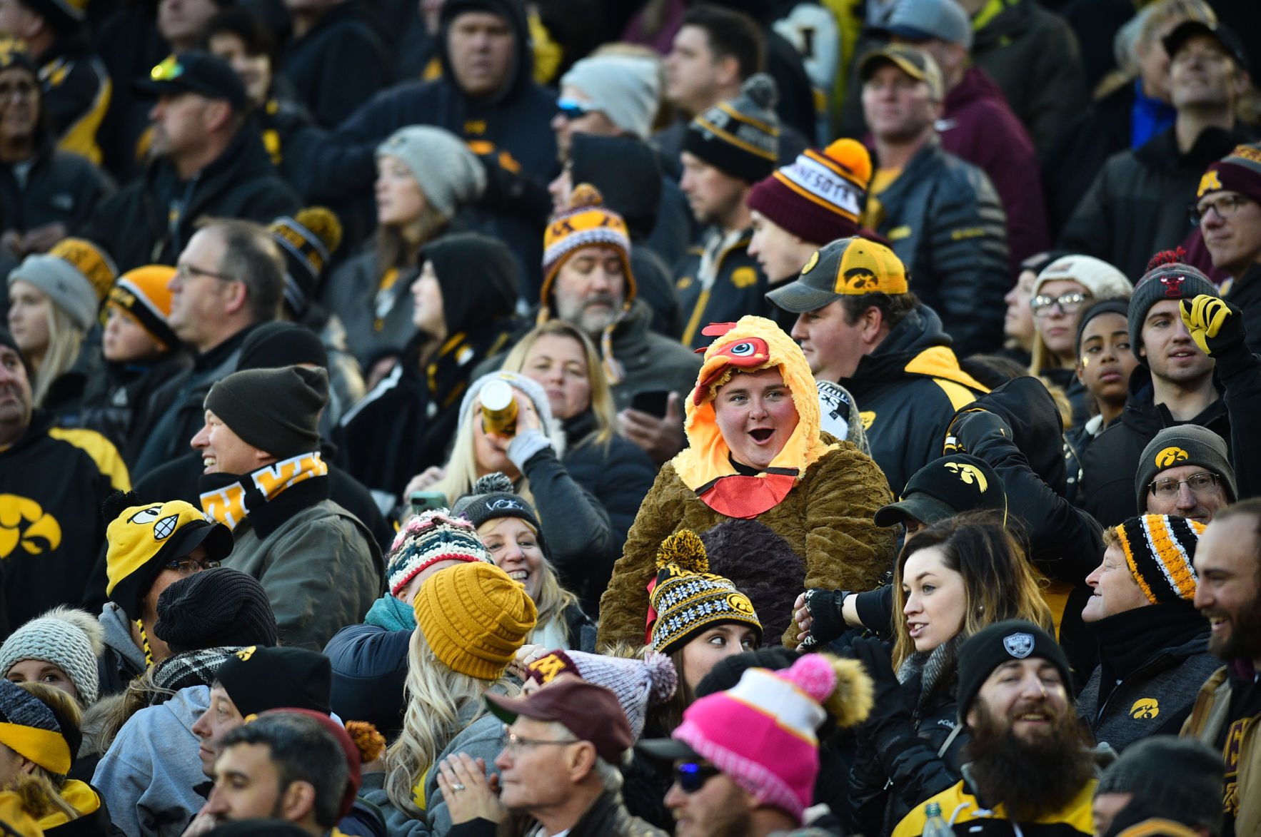 111619-qct-spt-iowa-minn-foot-135a.jpg